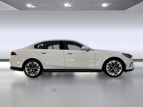New 2026 BMW 530i w/ Premium Package RWD image 7
