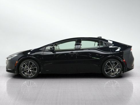 Used 2024 Toyota Prius XLE AWD/4WD image 2