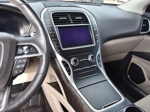 Used 2019 Lincoln Nautilus Reserve image 8