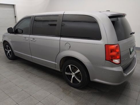 Used 2018 Dodge Grand Caravan SE w/ UConnect Hands-Free Group FWD image 3