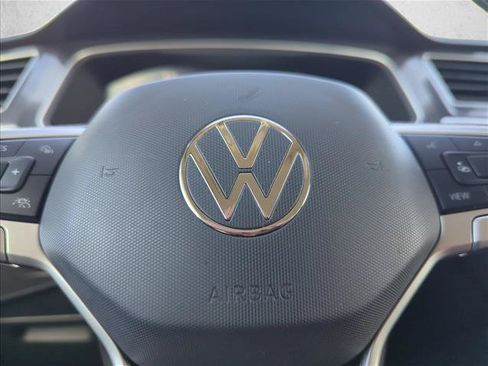 Used 2024 Volkswagen Tiguan SE FWD image 24
