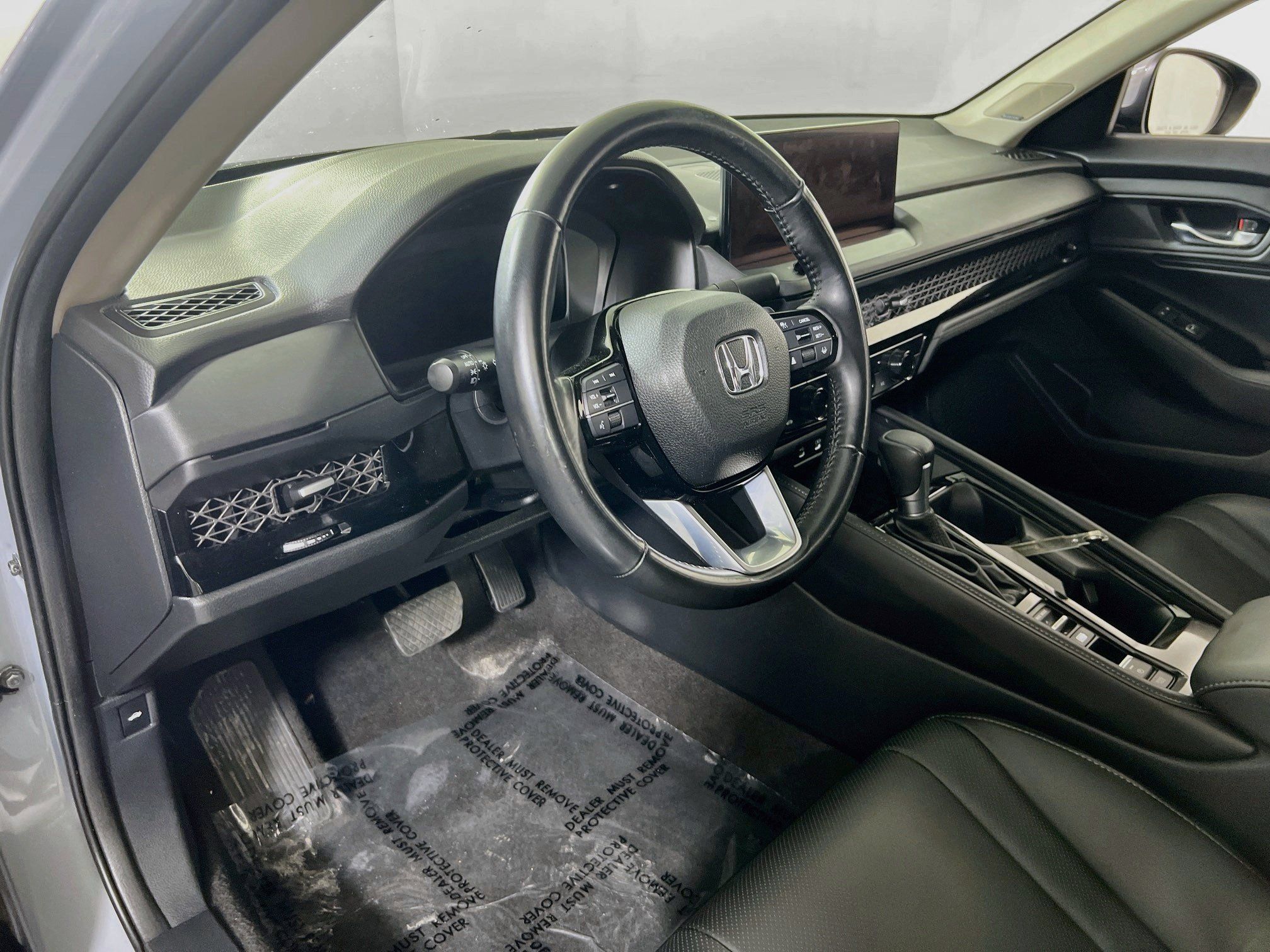 Used 2023 Honda Accord Touring image 9