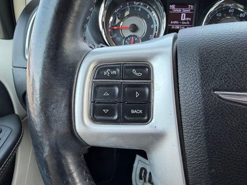 Used 2014 Chrysler Town & Country Touring FWD image 21
