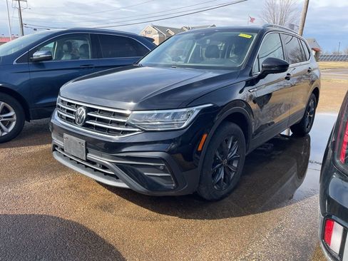 Used 2022 Volkswagen Tiguan SE image 2