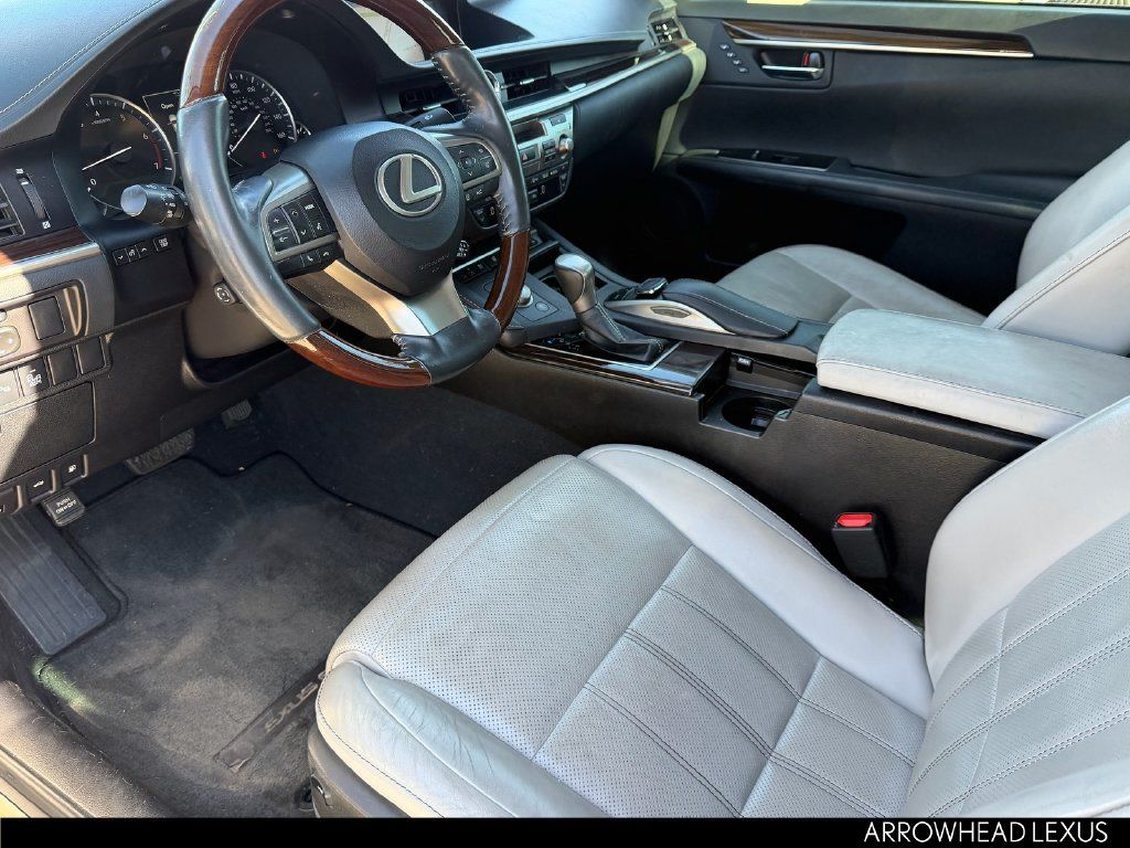 Used 2017 Lexus ES 350 w/ Ultra Luxury Package FWD image 19