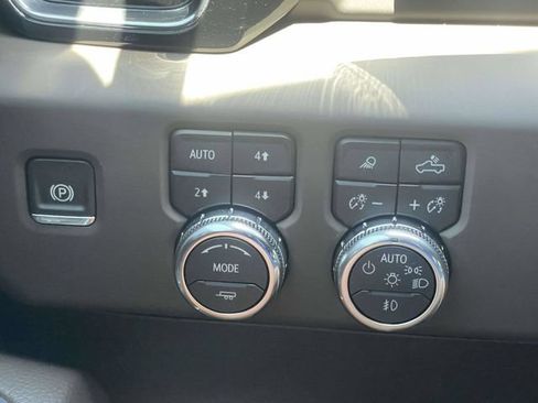 Used 2025 GMC Sierra 2500 Denali w/ Denali Reserve Package AWD/4WD image 35