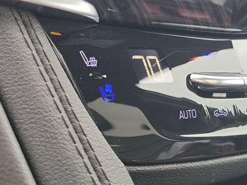 Certified 2024 Cadillac XT6 Premium Luxury w/ Technology Package FWD image 36