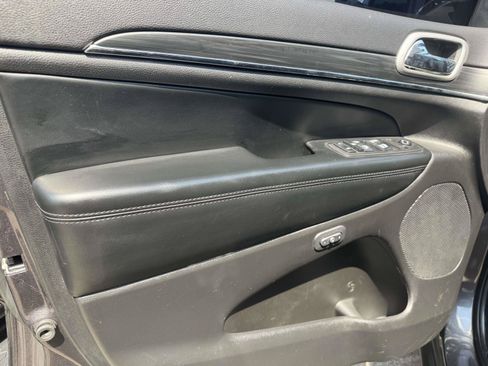Used 2021 Jeep Grand Cherokee Limited AWD/4WD image 16