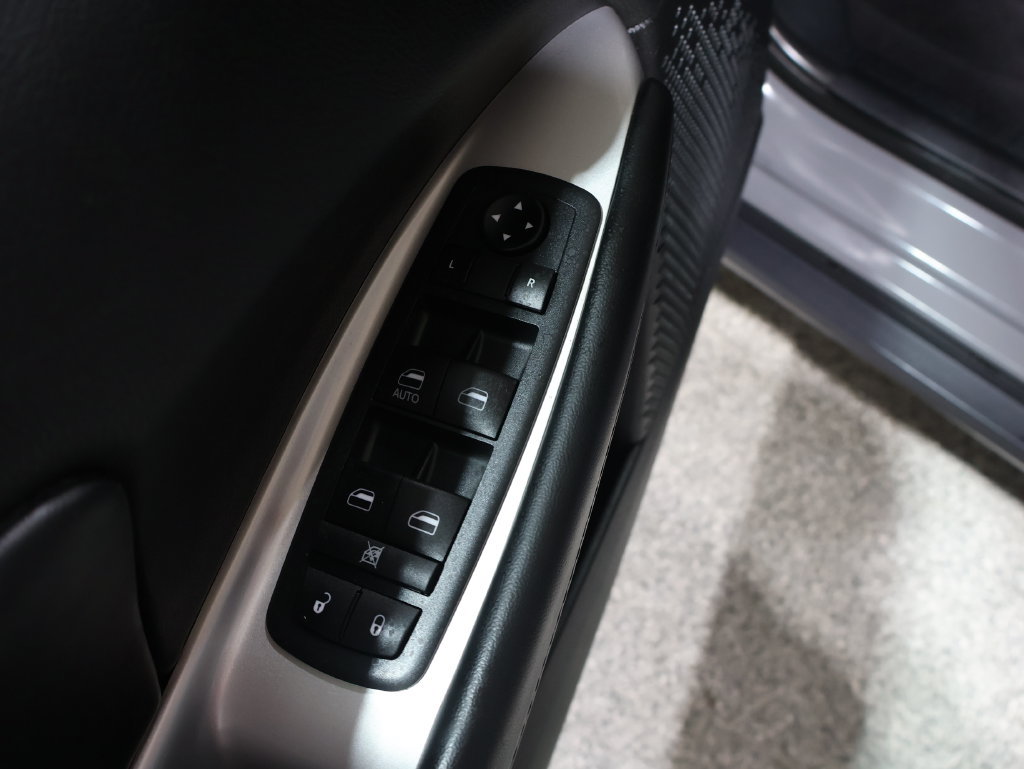 Used 2019 Dodge Journey SE FWD image 12