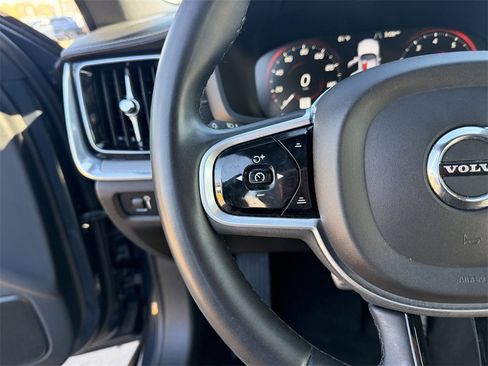 Used 2022 Volvo S60 B5 R-Design image 15