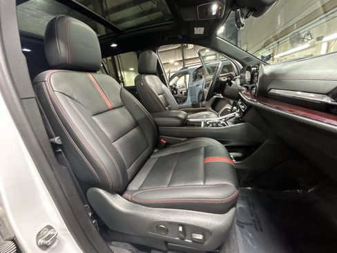Certified 2024 Chevrolet Traverse RS w/ LPO, Floor Liner Package AWD/4WD image 30