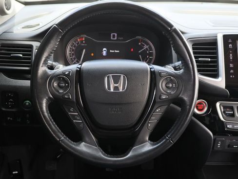 Used 2018 Honda Pilot Touring image 13