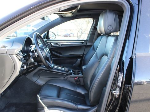 Used 2023 Porsche Macan Turbo image 15