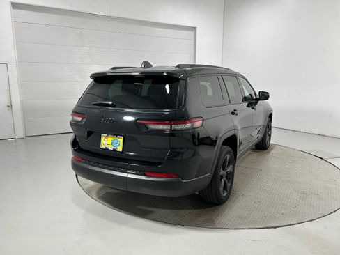 Used 2022 Jeep Grand Cherokee L Laredo AWD/4WD image 36