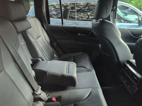 Used 2024 Lexus LX 600 4WD w/ Appearance Package image 9