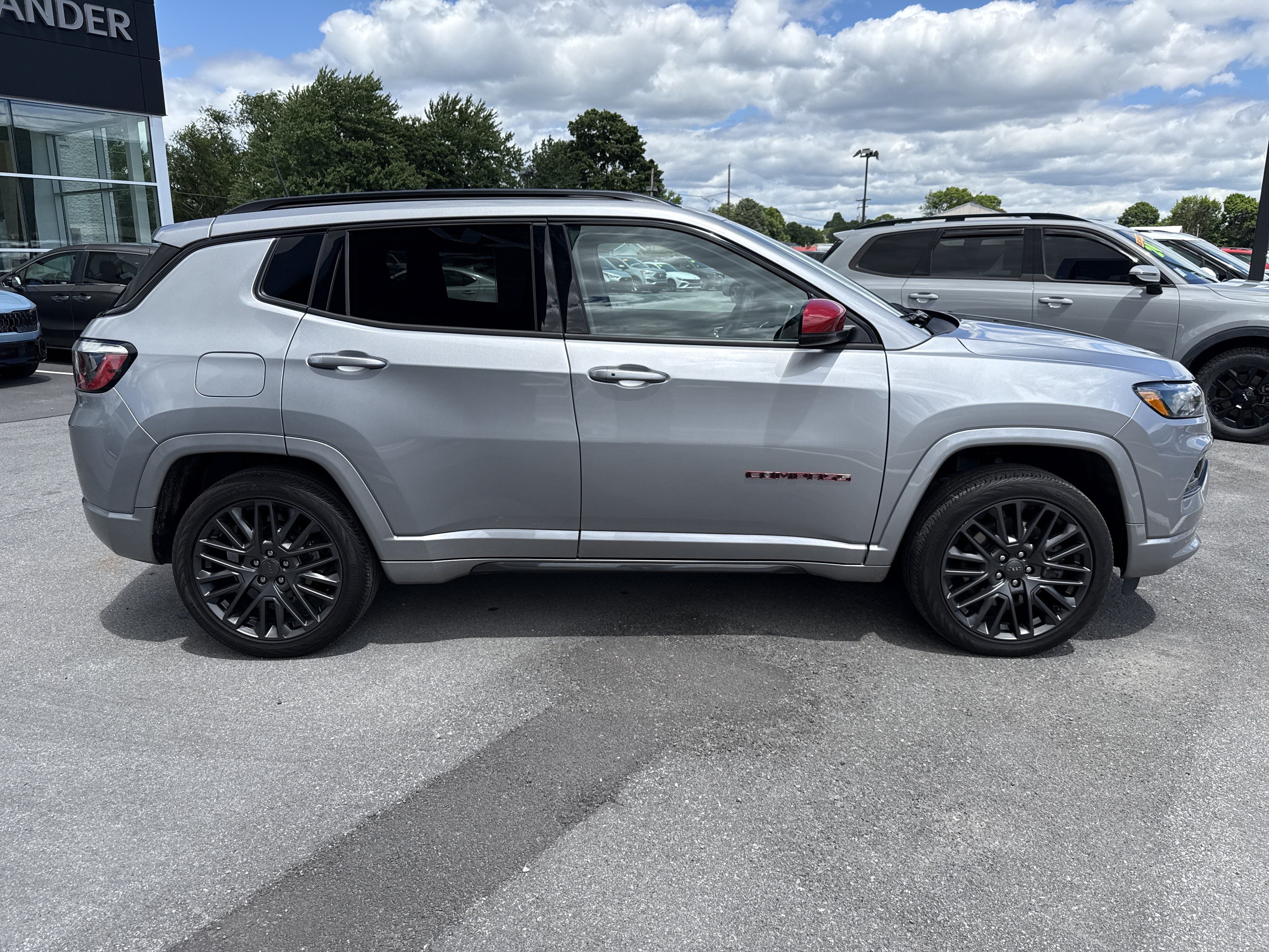 Used 2023 Jeep Compass Limited AWD/4WD image 2