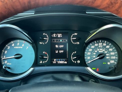Used 2018 Toyota Sequoia Platinum w/ Carpet Mat Package AWD/4WD image 31