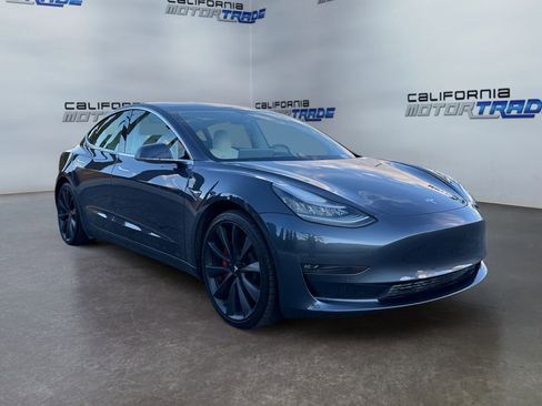 Used 2020 Tesla Model 3 Performance image 3