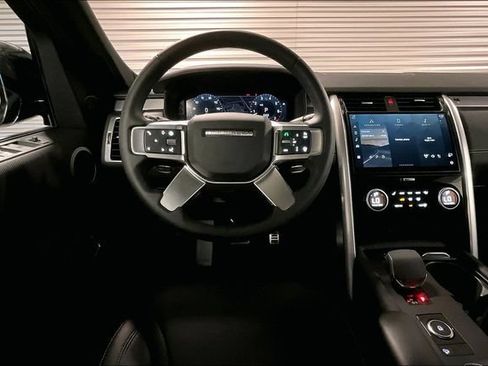 Certified 2025 Land Rover Discovery Dynamic SE AWD/4WD image 4