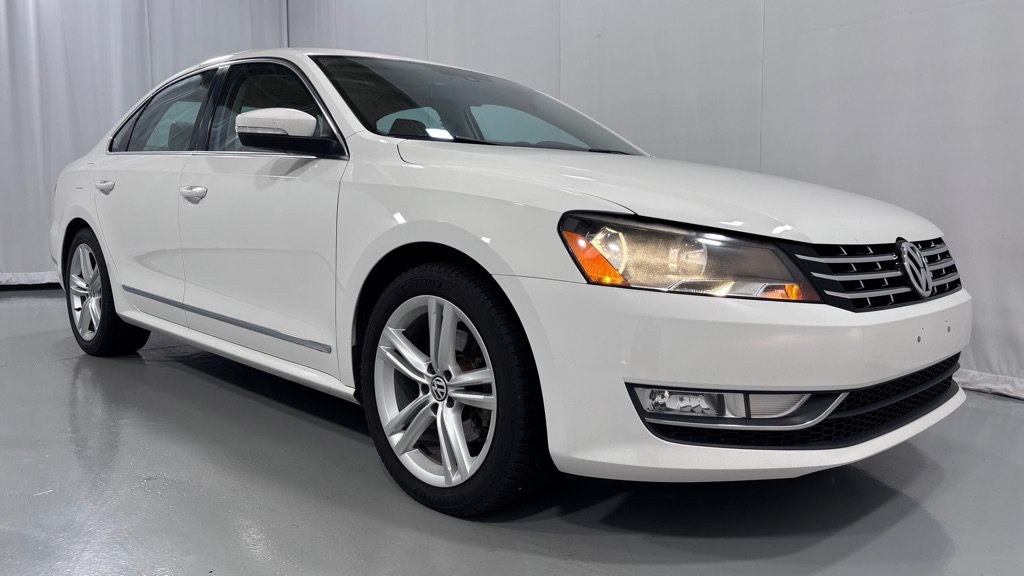 Used 2014 Volkswagen Passat TDI SEL Premium FWD image 3