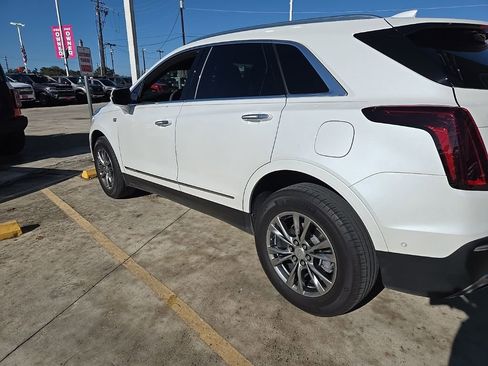 Used 2021 Cadillac XT5 Premium Luxury image 9