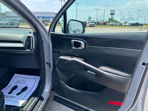 Used 2025 Kia Sorento S w/ Panoramic Sunroof Package FWD image 12