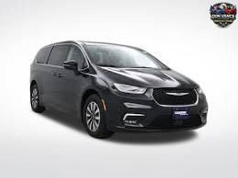 Certified 2022 Chrysler Pacifica Pinnacle AWD/4WD image 1