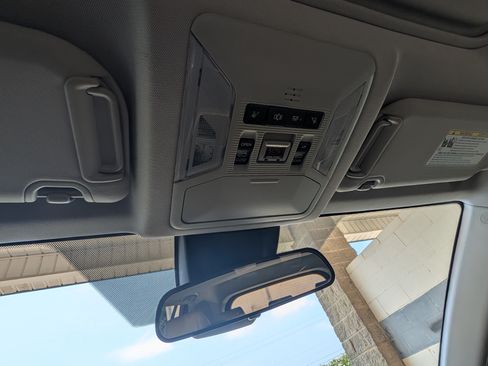 Used 2019 Toyota RAV4 XLE Premium FWD image 29