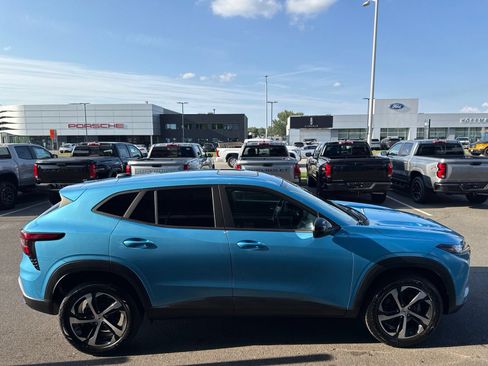 Used 2025 Chevrolet Trax RS w/ Sunroof Package FWD image 5