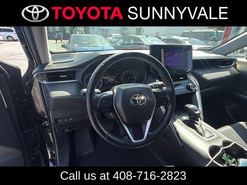 Used 2023 Toyota Venza LE AWD/4WD image 5