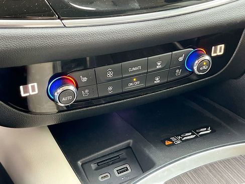 Used 2024 Buick Enclave Avenir FWD image 16