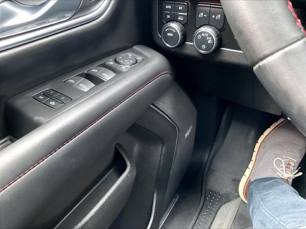 Used 2023 Chevrolet Suburban RST w/ Luxury Package AWD/4WD image 28