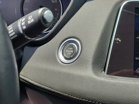 Used 2023 Cadillac XT4 Luxury w/ Cold Weather Package FWD image 31
