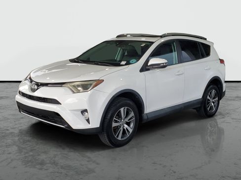Used 2018 Toyota RAV4 XLE w/ Plus Extra Value Package FWD image 4