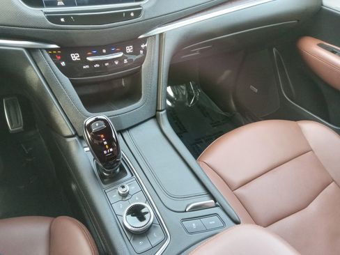 Used 2025 Cadillac XT5 Sportv w/ LPO, Red Accent Package image 18