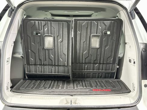 Used 2021 GMC Acadia SLT w/ LPO, Floor Liner Package FWD image 16
