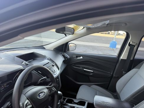 Used 2017 Ford Escape SE image 8