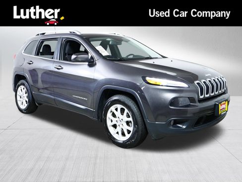 Used 2017 Jeep Cherokee Latitude w/ Safety/Convenience Group AWD/4WD image 1