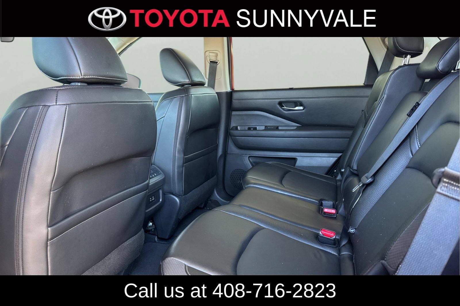 Used 2024 Nissan Pathfinder SL FWD image 5