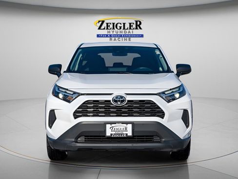 Used 2024 Toyota RAV4 LE AWD/4WD image 2