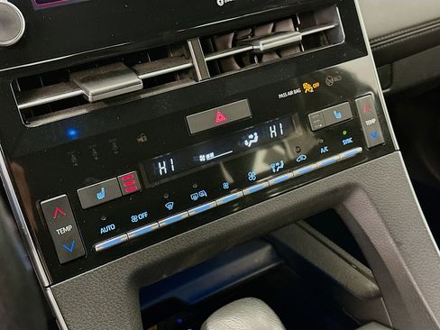 Used 2019 Toyota Avalon XLE image 24