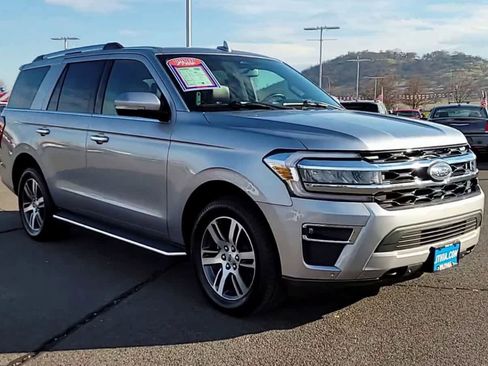 Used 2023 Ford Expedition Limited image 2