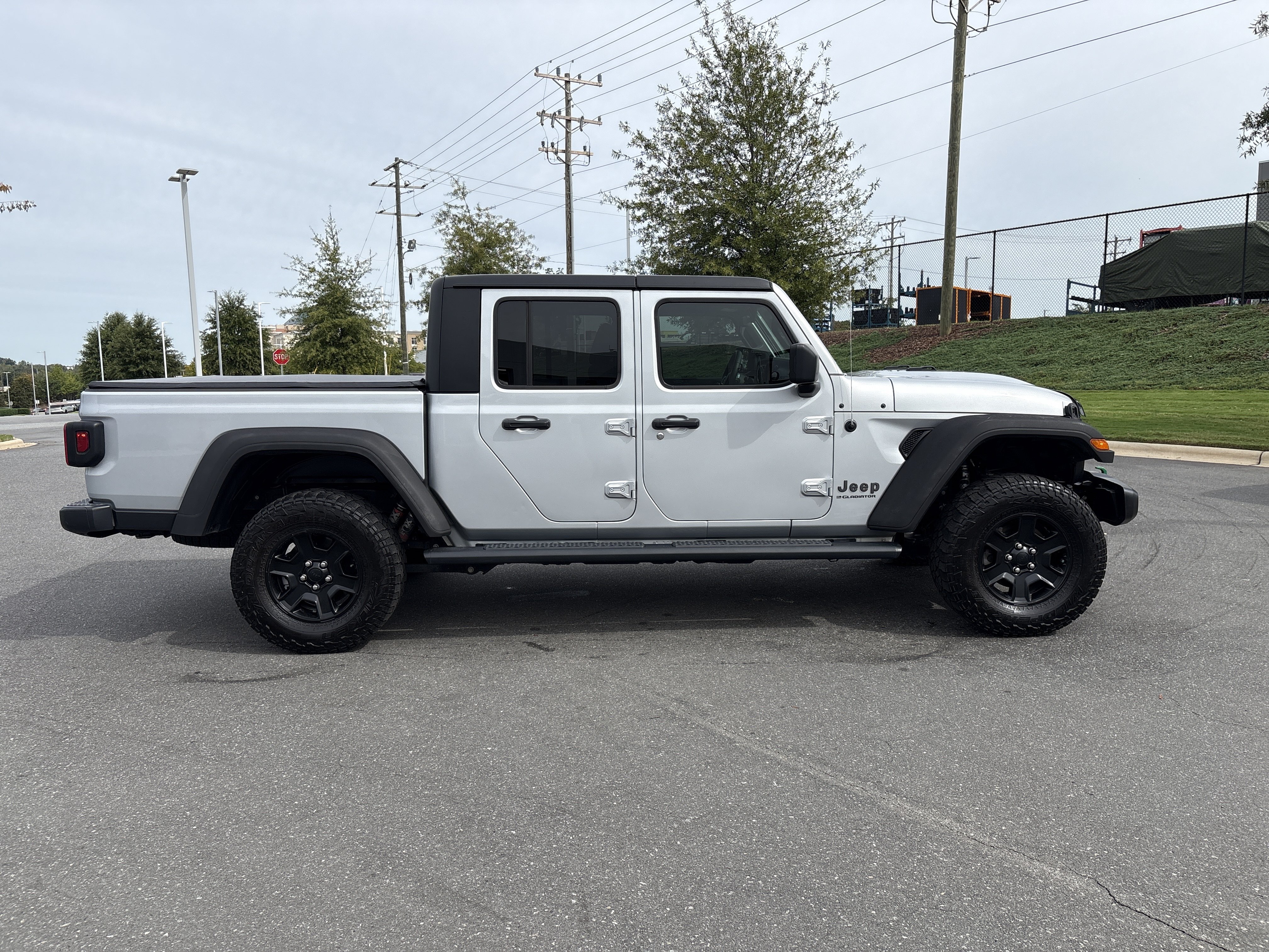 Used 2023 Jeep Gladiator Mojave w/ Cold Weather Group AWD/4WD image 10