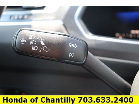 Used 2022 Volkswagen Tiguan SE image 16