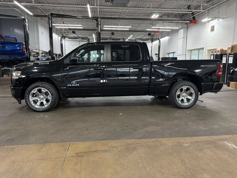 Used 2023 RAM 1500 Big Horn AWD/4WD image 3