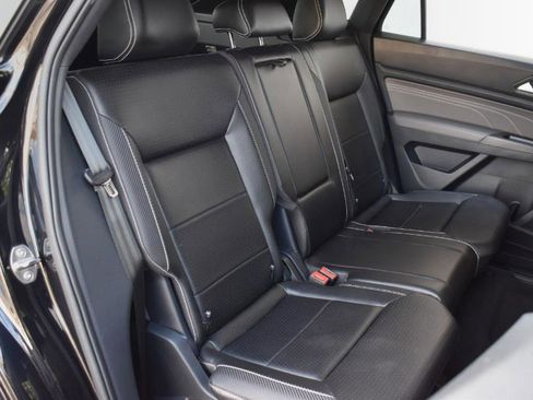 Used 2021 Volkswagen Atlas Cross Sport SE w/ Panoramic Sunroof Package image 31