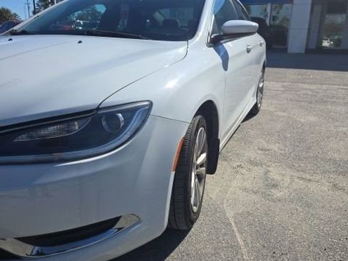 Used 2015 Chrysler 200 Limited w/ Convenience Group image 5