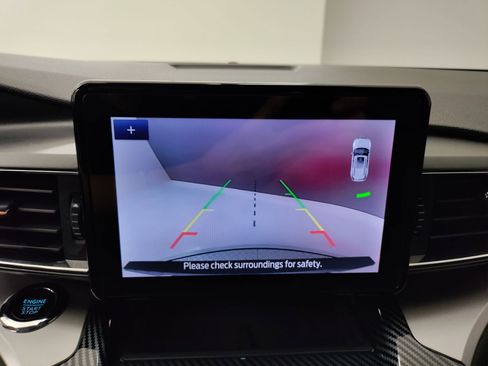 Used 2022 Ford Explorer XLT w/ Equipment Group 202A image 22