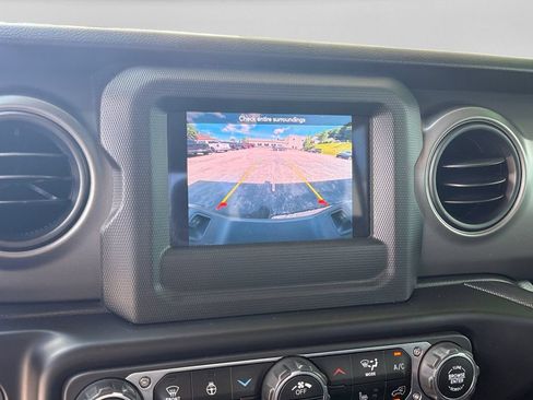 Certified 2022 Jeep Gladiator Sport AWD/4WD image 16
