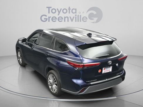 Used 2022 Toyota Highlander Platinum FWD image 8